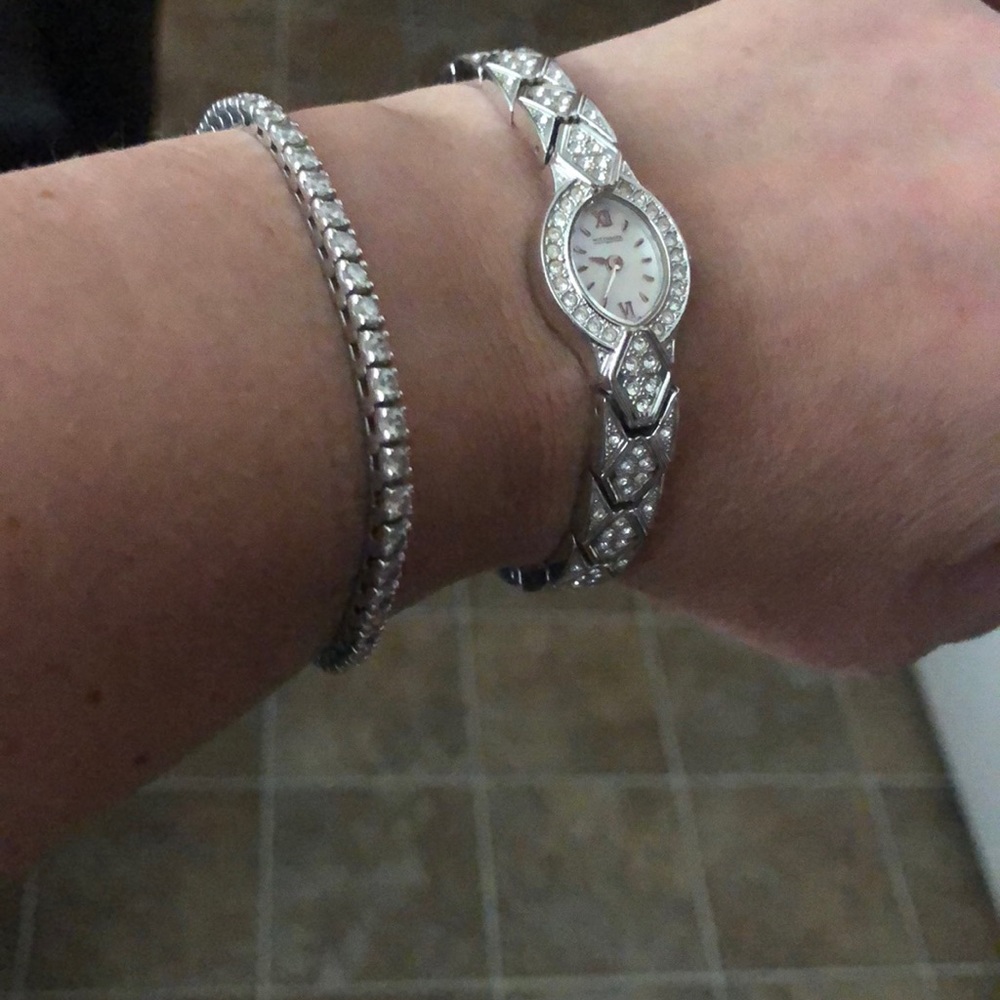 Wittnauer Woman’s Swarovski Crystal Watch 10L09 - Picture 2 of 5